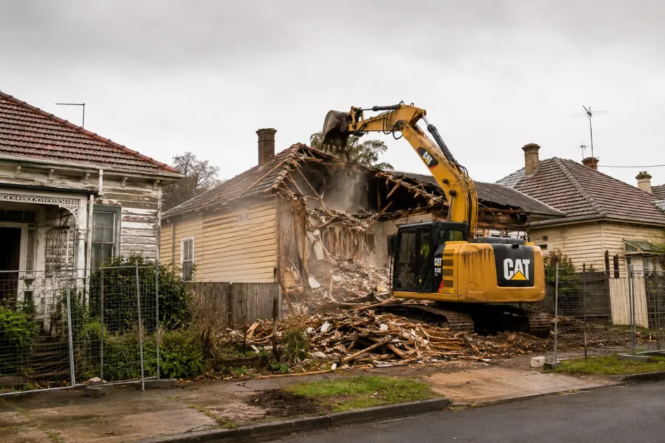 demolition-excavator-house-rubble